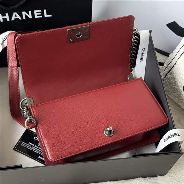 2026127214240518 700